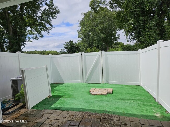 Building Photo - 511 Justice Farm Dr