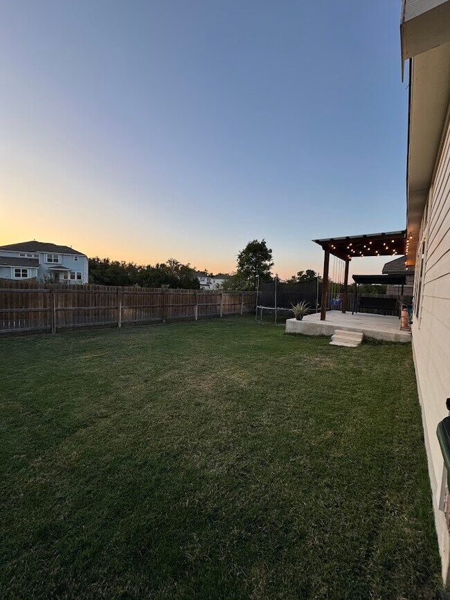 Building Photo - 1609 Harrongton Wy