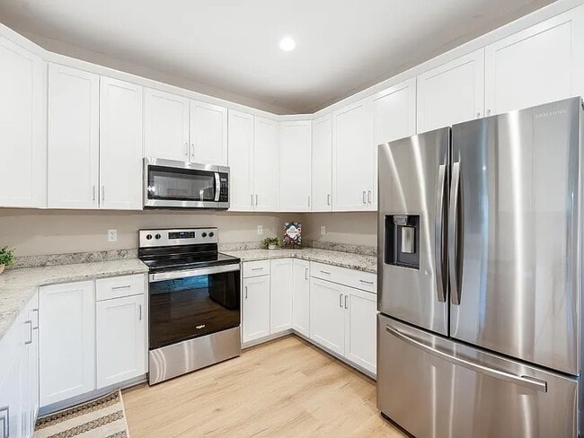 Building Photo - 186 Sunburst Villa Dr