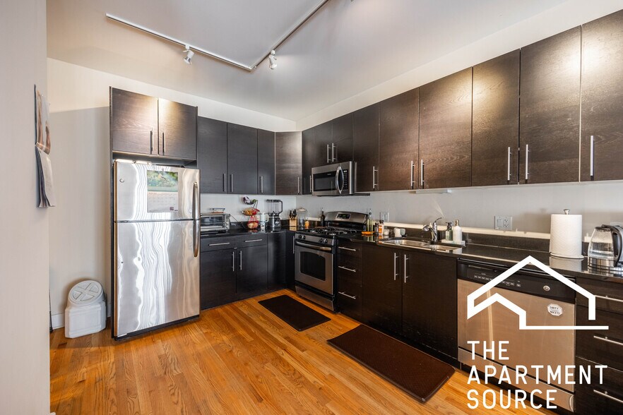Building Photo - 2518 N Willetts Ct
