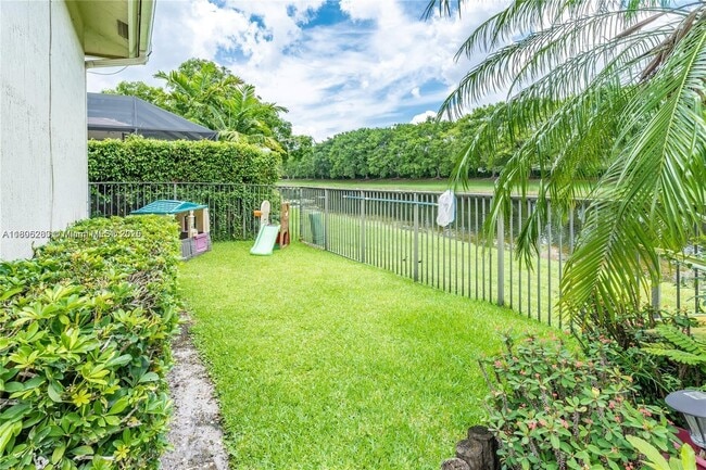 Building Photo - 3815 Oak Ridge Cir