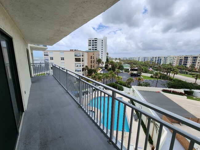 Building Photo - Beautiful 2 Bedroom Seascape Towers Oceanf...