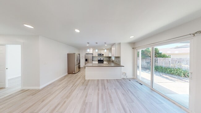 Building Photo - 5165 Remington Rd