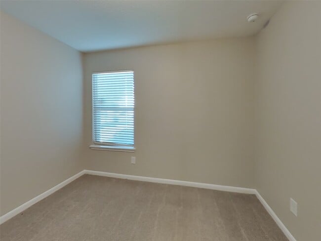 Building Photo - 20660 Dunrobin Dr