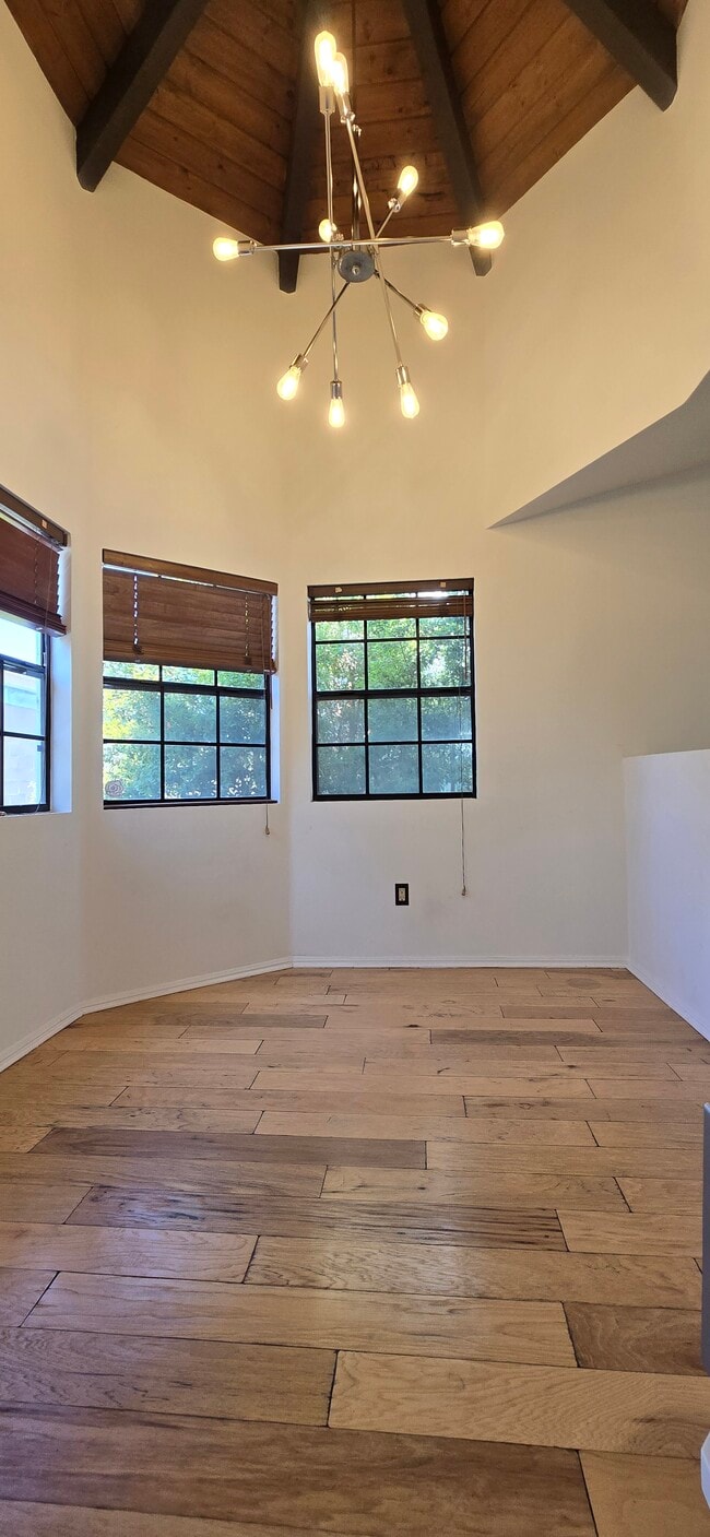 Building Photo - 2019 Carnegie Ln