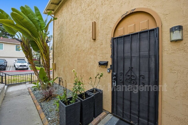 Building Photo - 6814 Camphor Ln