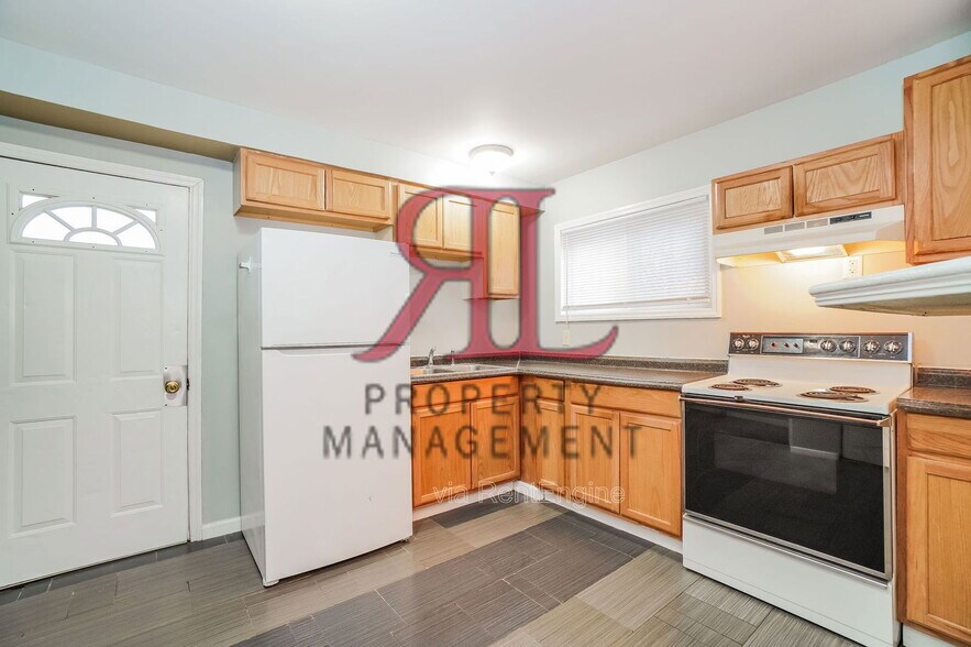 Building Photo - 2262 Century Dr