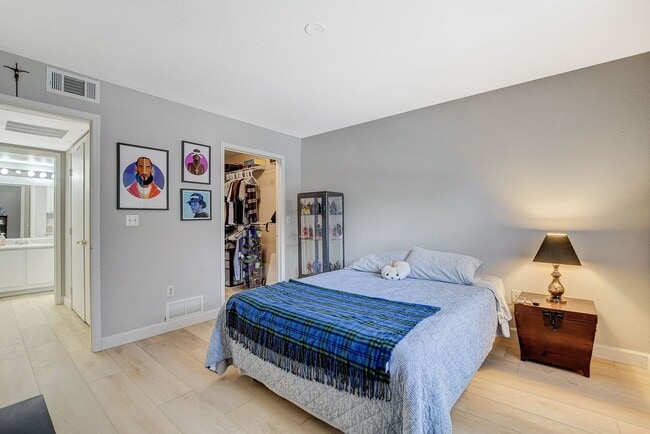 Building Photo - Chic & Convenient: Your Ground-Level Condo Retreat in Silverado Ranch