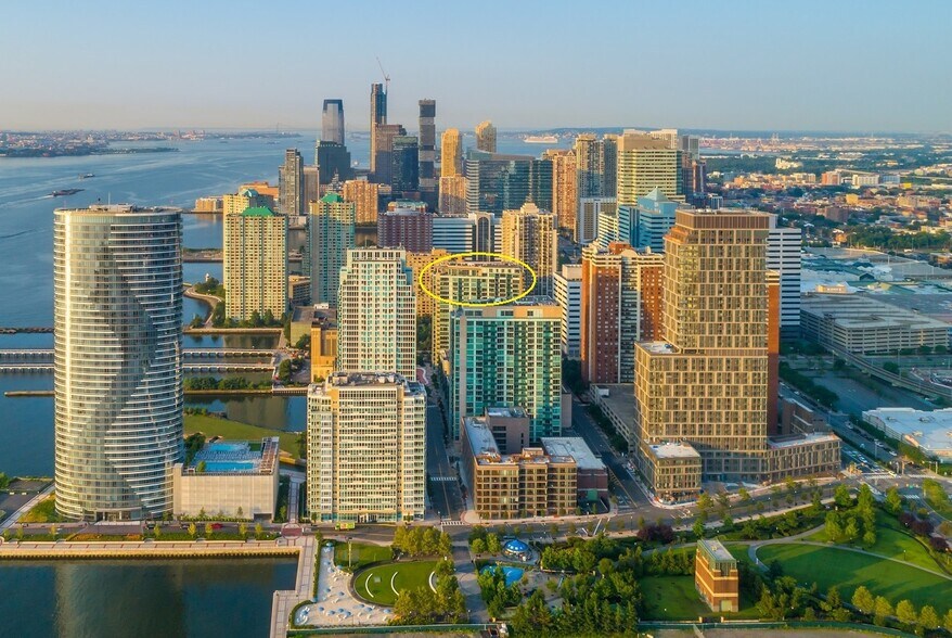 Newport Green & Highrises - 20 Newport Pky