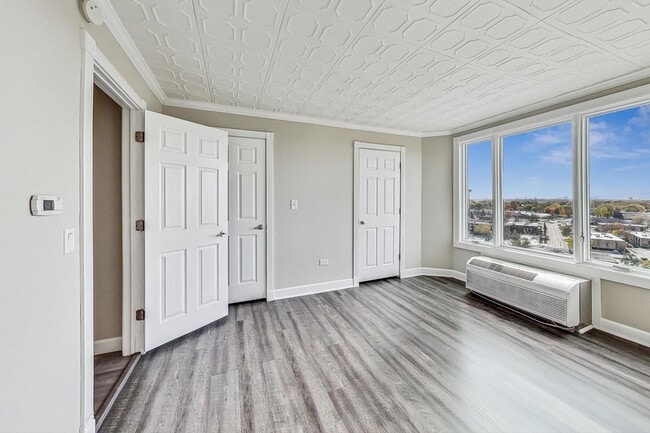 Building Photo - 1 Renaissance Pl