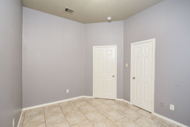 Building Photo - 9235 Black Tooth Way