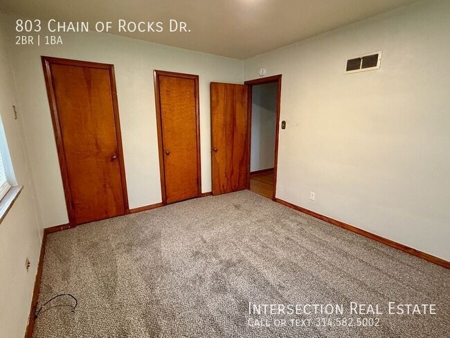 Building Photo - 803 Chain of Rocks Dr