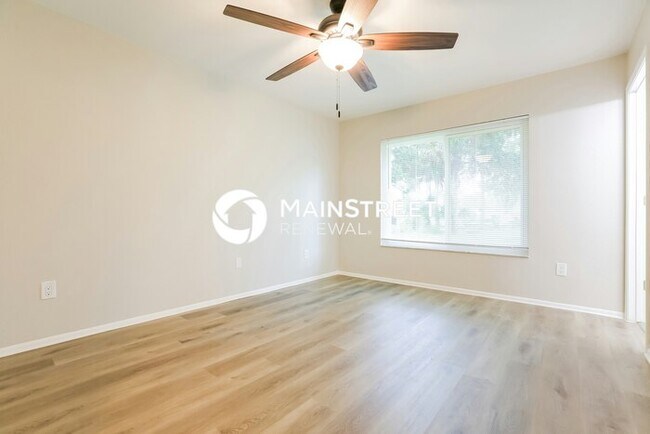 Building Photo - 3 Bedroom Pet-Friendly Home in NORTH PORT, FL with Main Street Renewal
