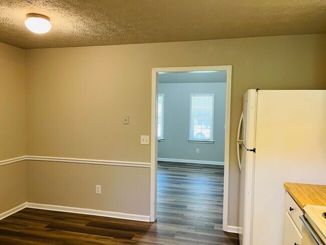 Building Photo - 10 Fredda Ln
