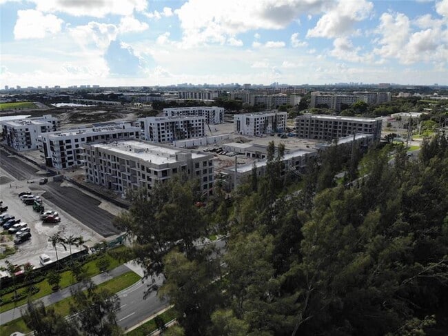 Building Photo - 2601 S Course Dr
