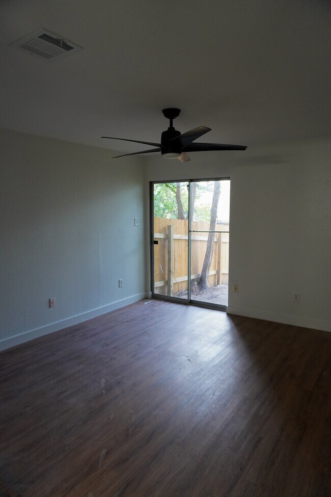 Master - 5204 Summer Dr