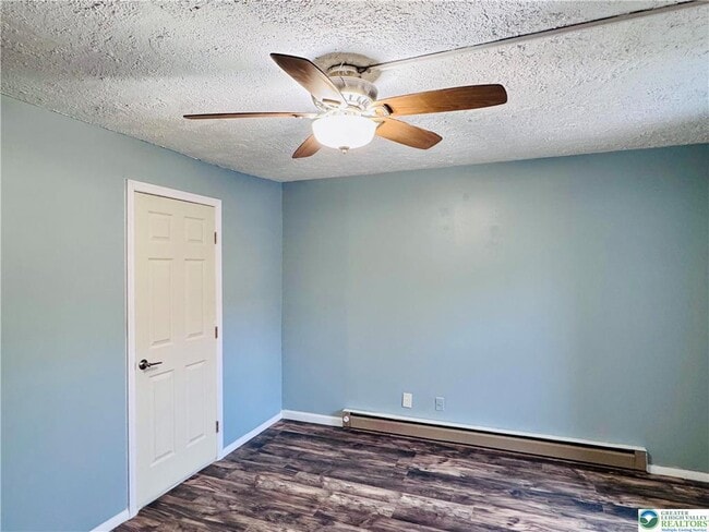 Building Photo - 402 S Bradford St