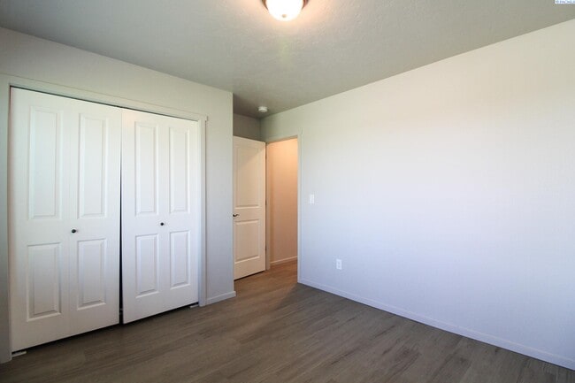 Building Photo - 3 Bed/2 Bath Southeast Kennewick Home