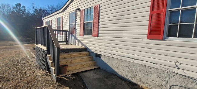 Building Photo - 120 Linda Sue Ln