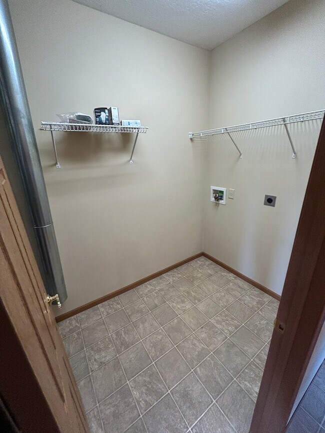 Building Photo - Modern & Spacious 2-Bedroom Ranch Condo – Available Soon in Troy, OH!