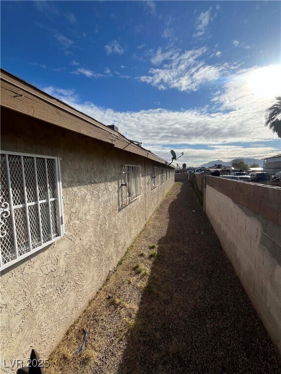 Building Photo - 2500 Bassler St