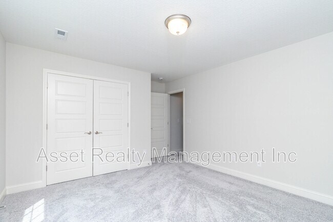 Building Photo - 1730 Silver Chapel Dr