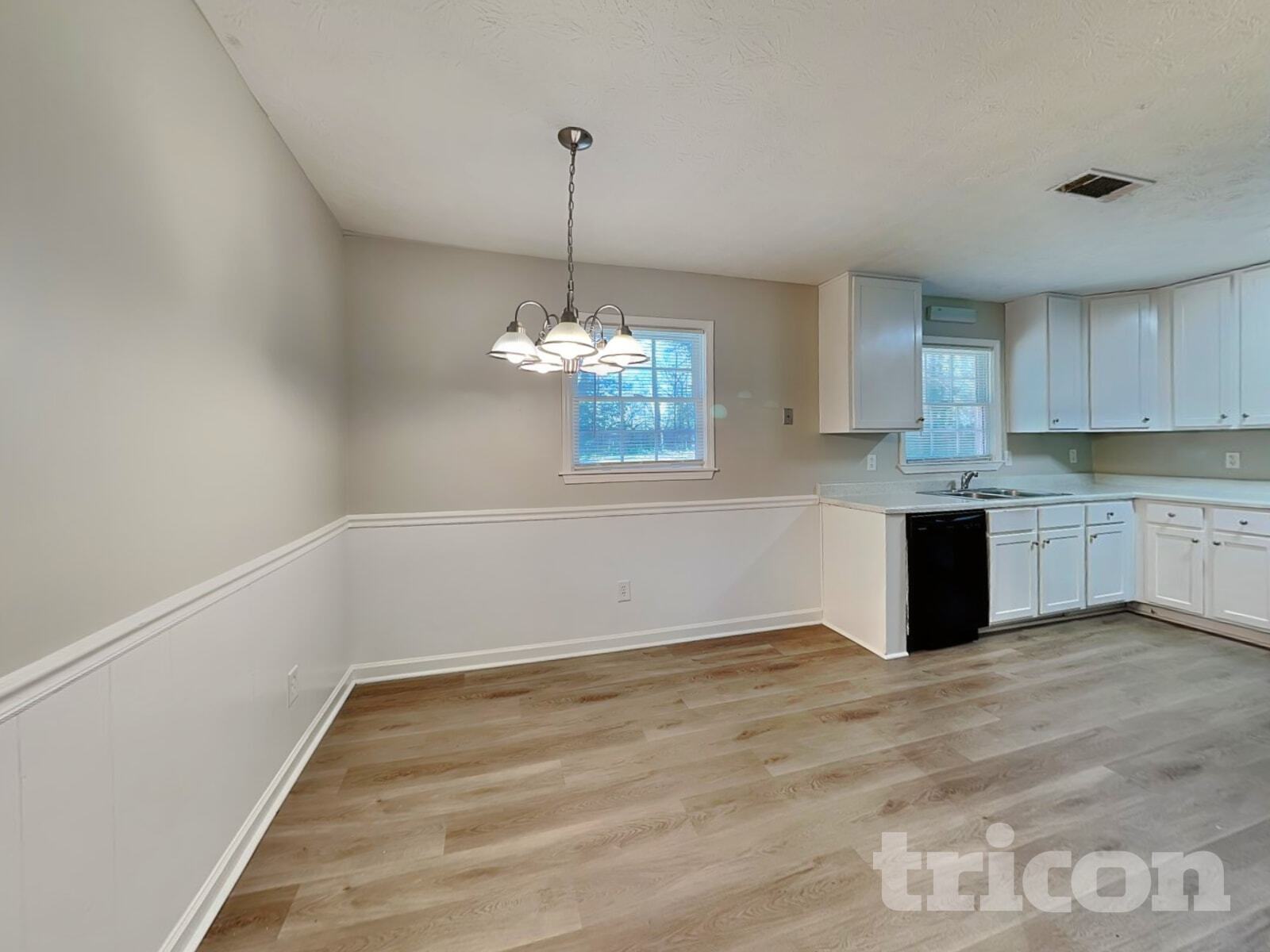 Building Photo - 2906 Deshong Dr SW