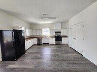 Building Photo - 3/2/2-AVAILABLE FOR LATE OCTOBER-NOVEMBER MOVE IN