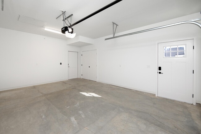 Building Photo - 8852 Jackjay Dr