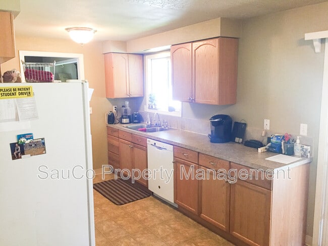 Building Photo - 22120 S Leslie Ave