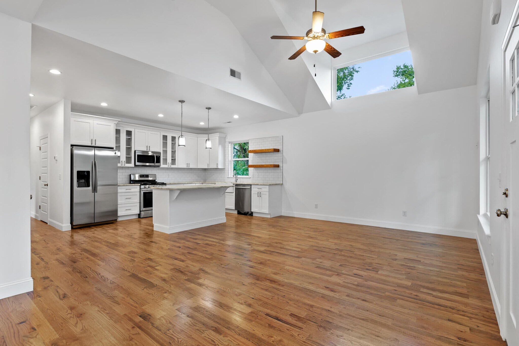 Building Photo - 2006 E 14th St