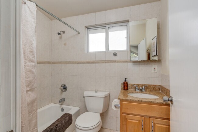 Building Photo - 1302 Electric Ave