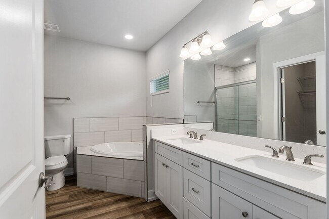 Building Photo - Charming 3-Bed, 2-Bath Home with Fenced Yard – Available 7/13/26!