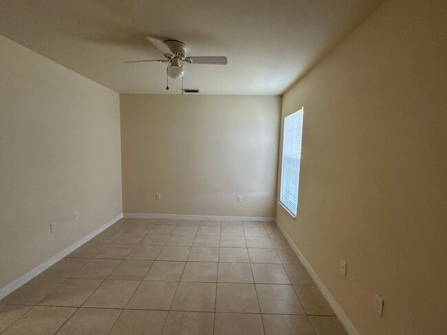 Building Photo - 1046 SE 11th Terrace