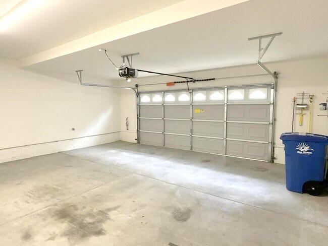 Building Photo - 6319 Byron Ln