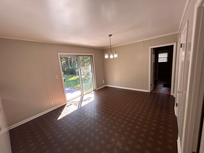 Building Photo - 2405 Laverne Dr NW