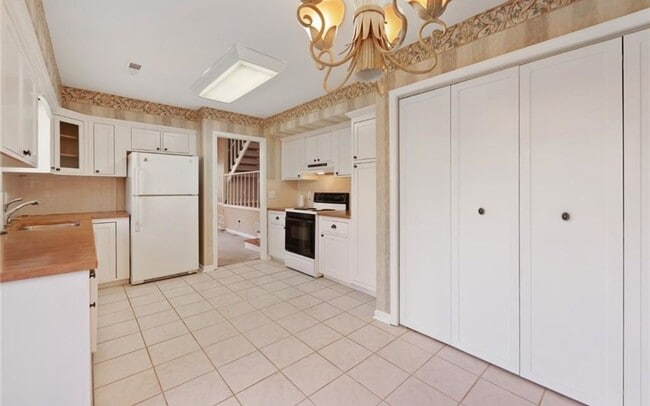 Building Photo - 4/ 2 Home for Rent