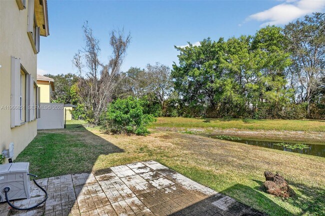 Building Photo - 9041 Silver Glen Way