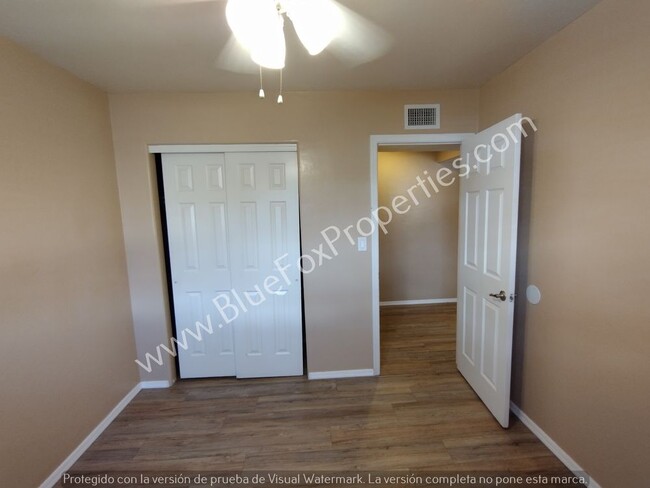 Building Photo - Two Story Townhome, 3 Bed and 1 1/2 Bath