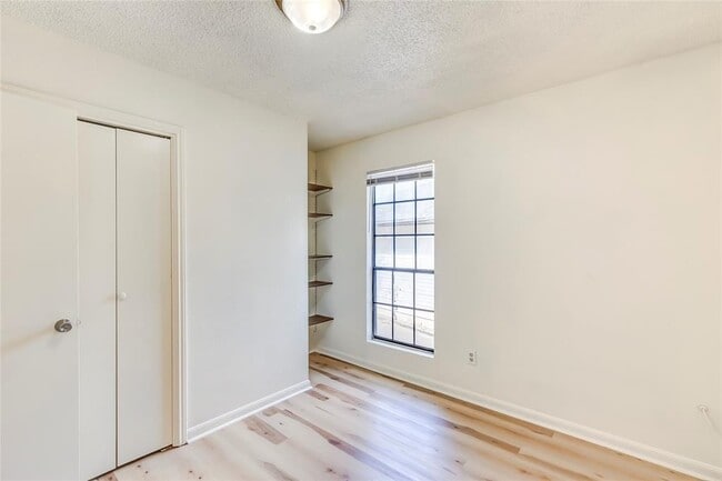 Building Photo - 14202 Sussman Ct