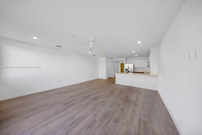 Building Photo - 20 NE 19th Ave