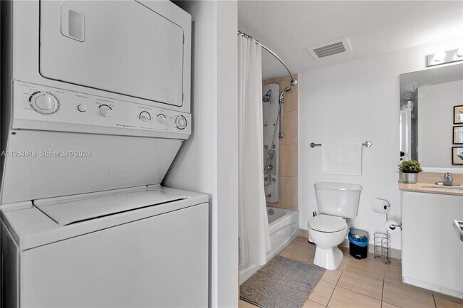 Building Photo - 1750 N Bayshore Dr