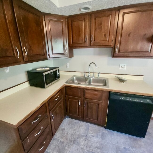 Building Photo - 2702 W Daniel St