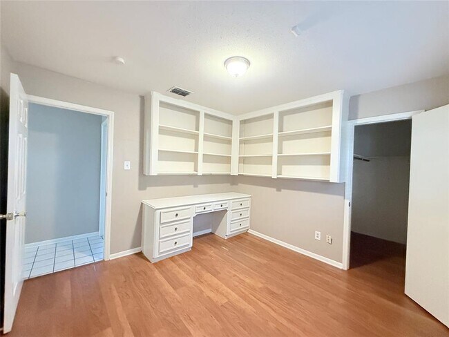 Building Photo - 7507 Lacy Hill Dr