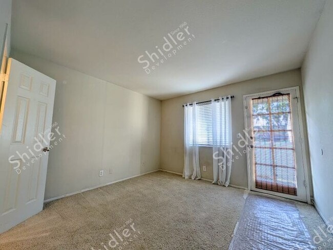 Building Photo - 2 Bed 1 Bath No one Above You