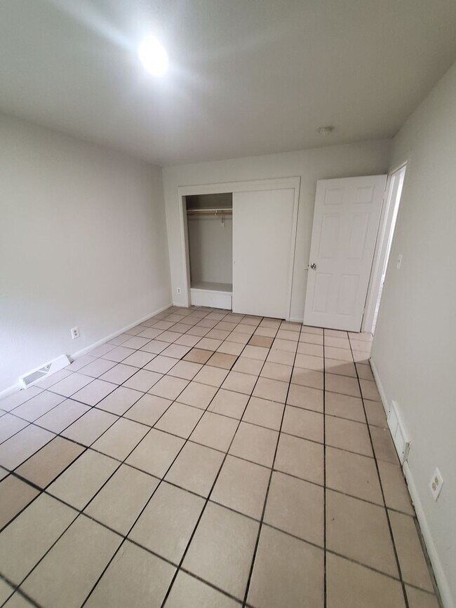 Building Photo - 5541-5543 N 35th St. (Duplex)