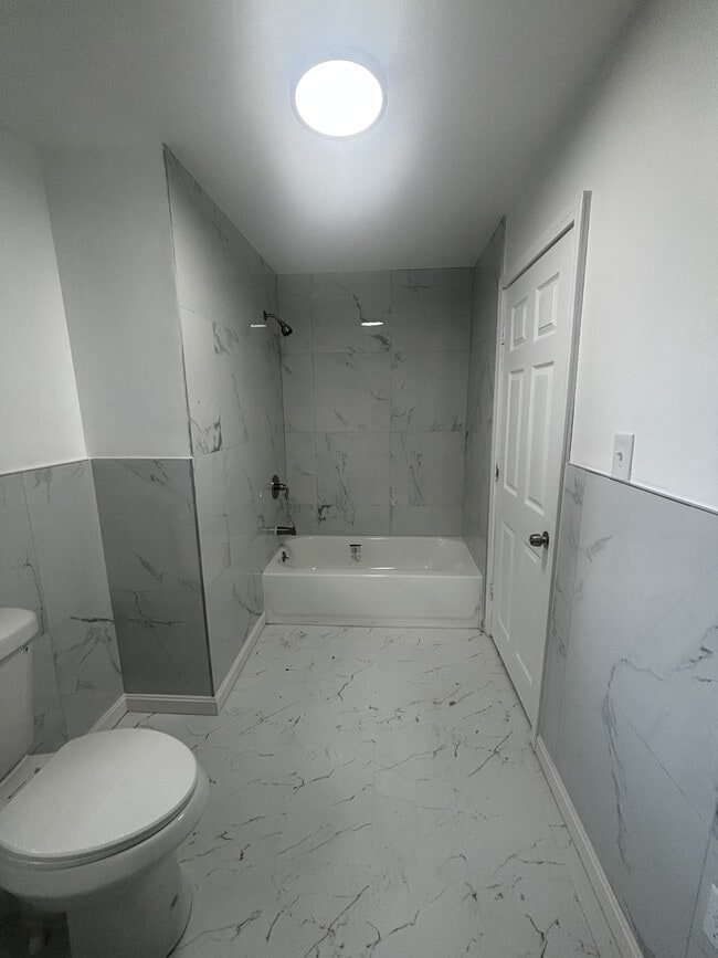 Building Photo - 8019 Platt Ave