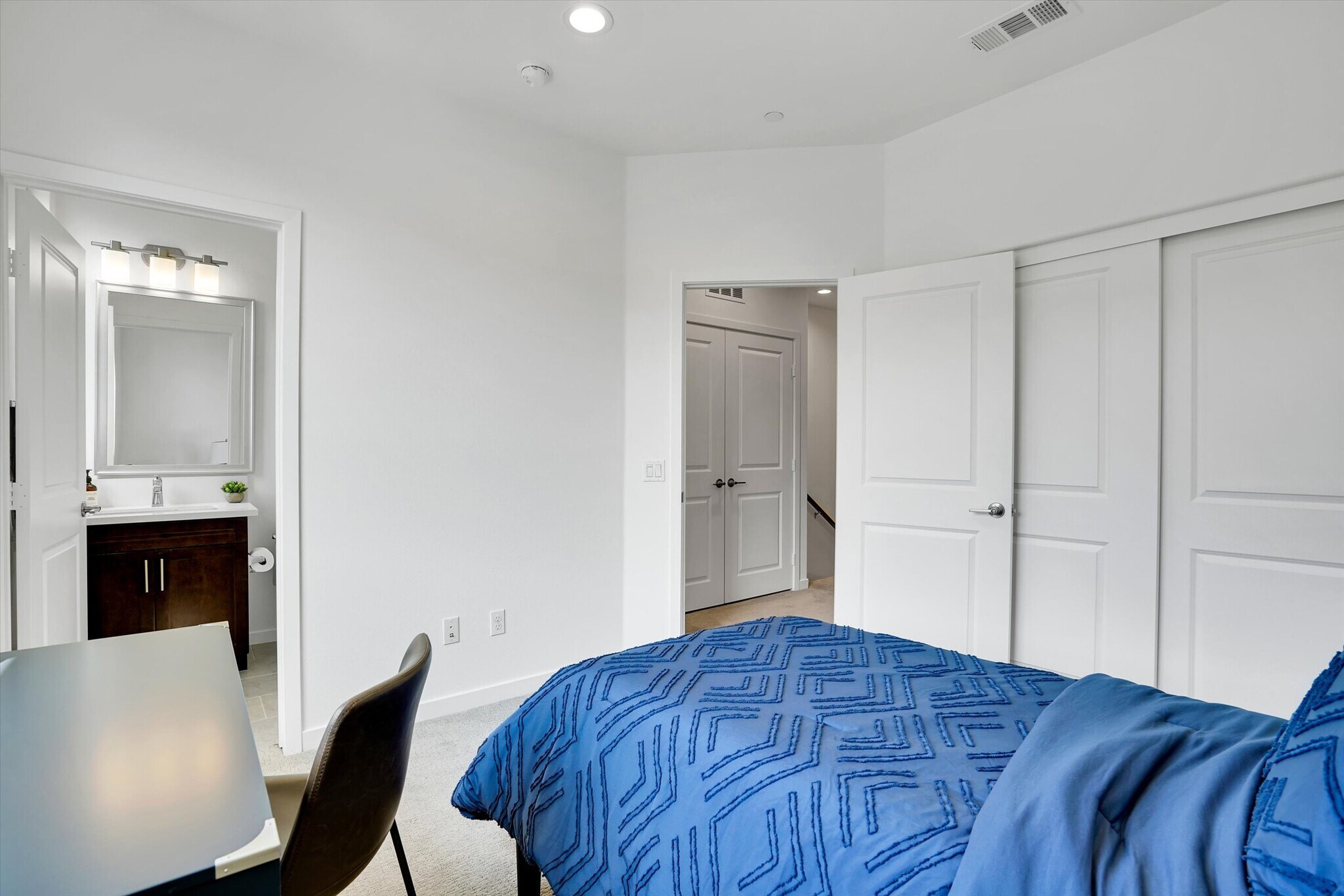 Building Photo - 1512 W Artesia Sq