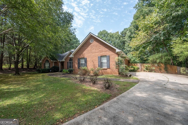 Building Photo - 235 Masters Dr