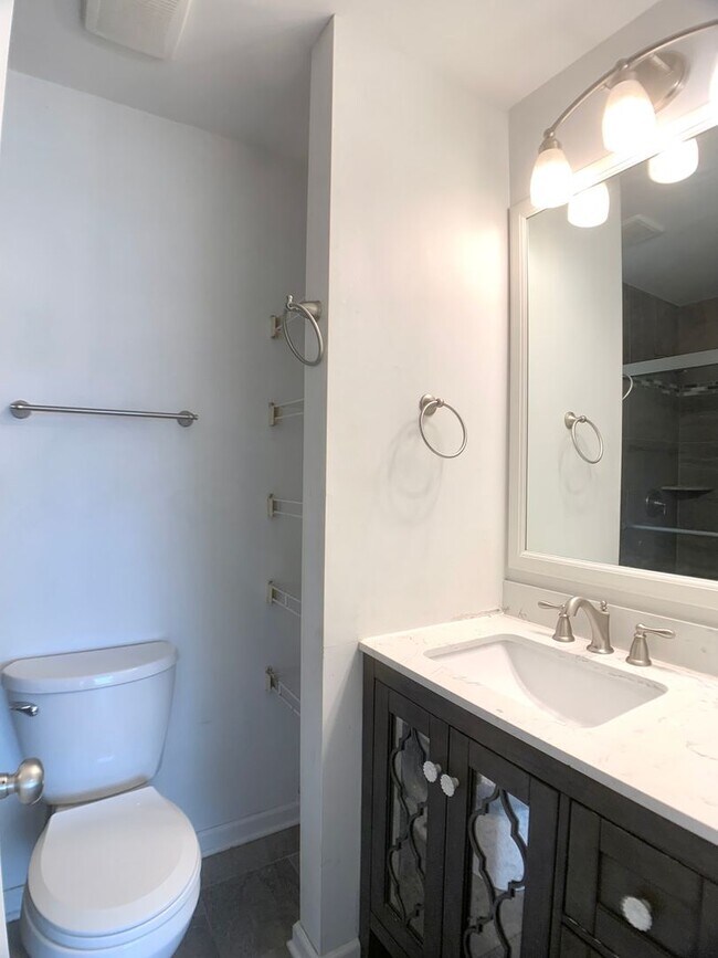 Building Photo - 719 Spees Dr